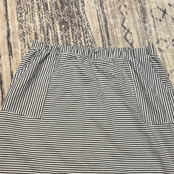 Emery Rose Striped Black and White Women's Skirt size 5XL - Picture 2 of 4